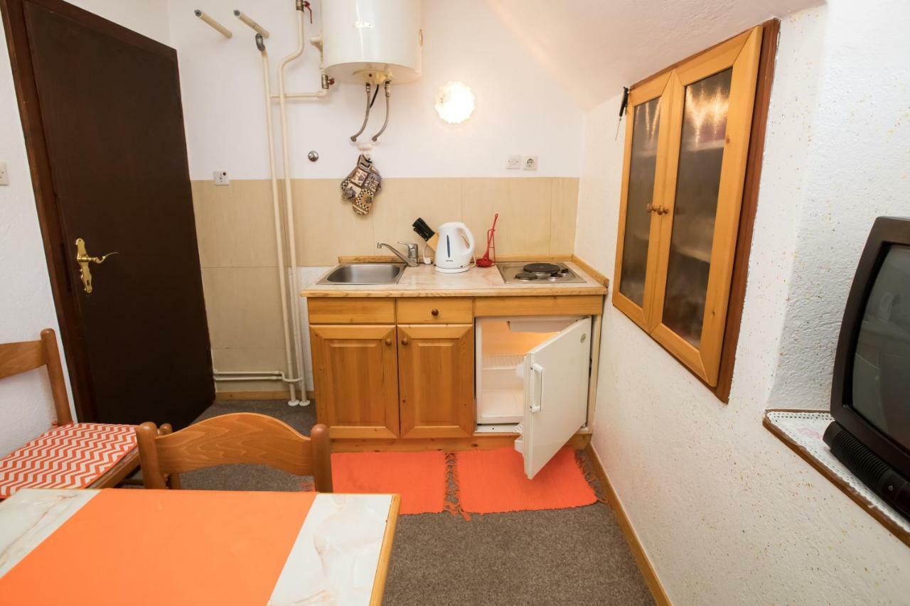 Apartments And Rooms Razen 博希尼 外观 照片